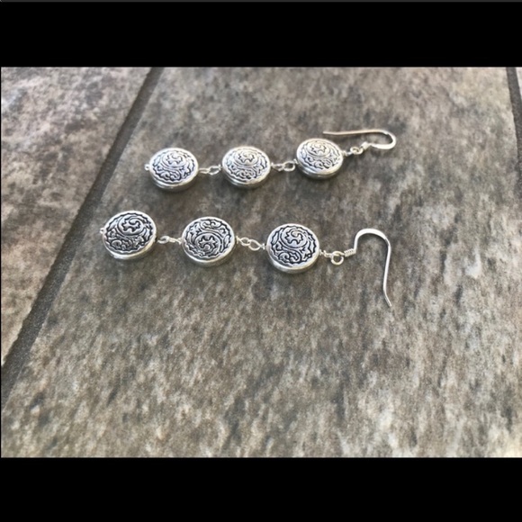 🎉Silver coin earrings pierced Clip on - Picture 2 of 3